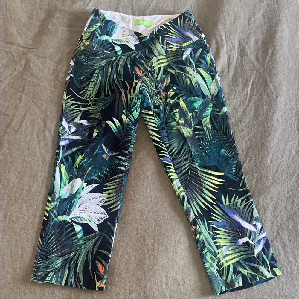 Swing Control Tropical Leaf Golf Capris⛳️